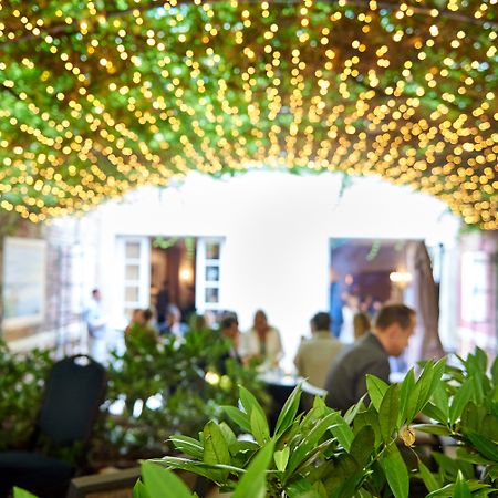 เลอชาเทอแลง บูติคโฮเต็ล Hotel บรัสเซลส์ ภายนอก รูปภาพ The courtyard at the 2012 event