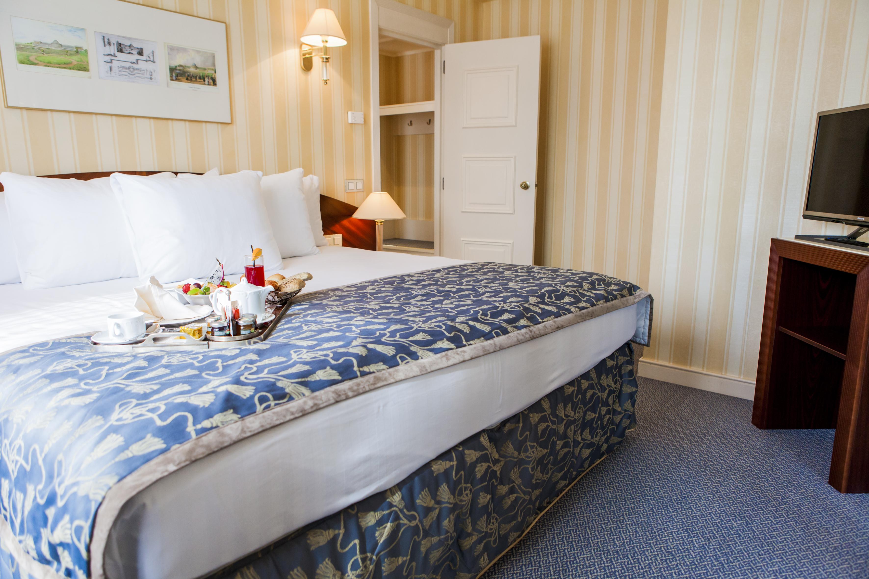 เลอชาเทอแลง บูติคโฮเต็ล Hotel บรัสเซลส์ ภายนอก รูปภาพ A room at the hotel