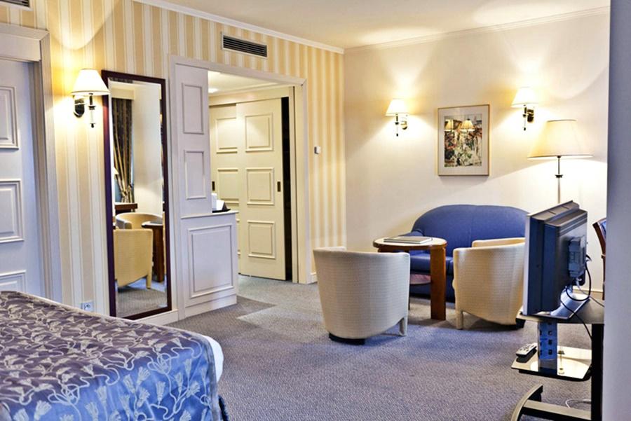เลอชาเทอแลง บูติคโฮเต็ล Hotel บรัสเซลส์ ภายนอก รูปภาพ A room at the hotel