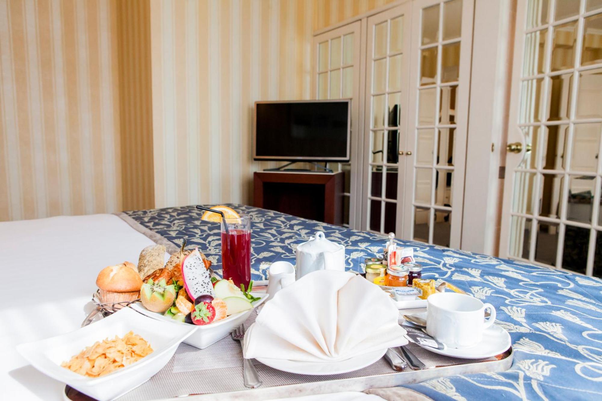 เลอชาเทอแลง บูติคโฮเต็ล Hotel บรัสเซลส์ ภายนอก รูปภาพ Room service