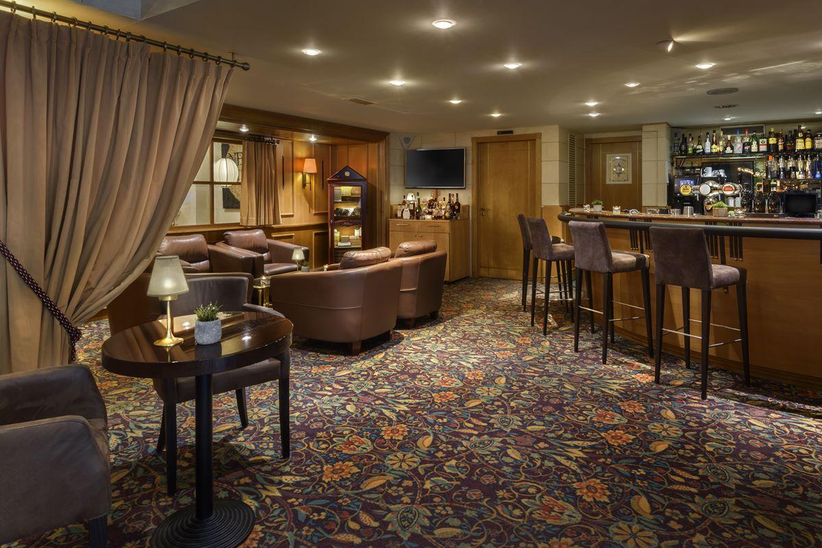 เลอชาเทอแลง บูติคโฮเต็ล Hotel บรัสเซลส์ ภายนอก รูปภาพ The bar at the 2010 Winter Olympics