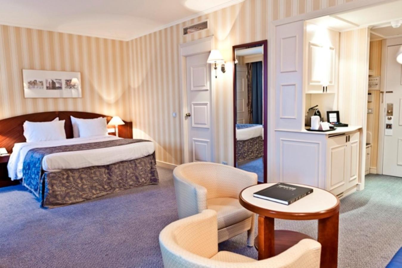 เลอชาเทอแลง บูติคโฮเต็ล Hotel บรัสเซลส์ ภายนอก รูปภาพ A room at the hotel