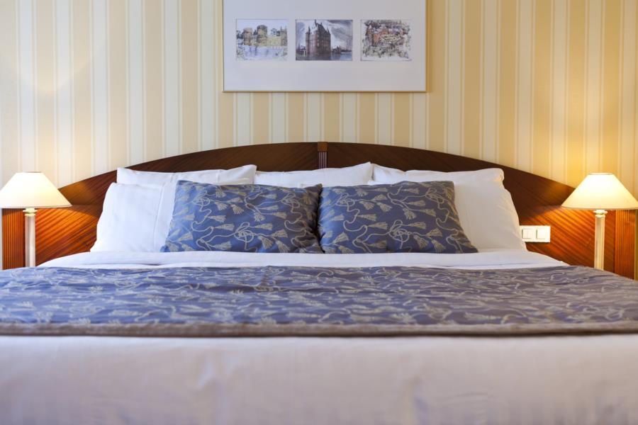 เลอชาเทอแลง บูติคโฮเต็ล Hotel บรัสเซลส์ ห้อง รูปภาพ A bed